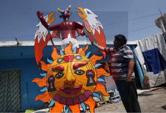 Entre papel, carrizo y pintura, una forma de arte que se niega a morir.