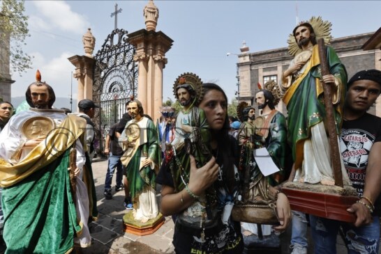 Decenas de fieles celebran a San Judas Tadeo en Toluca con gran devoción