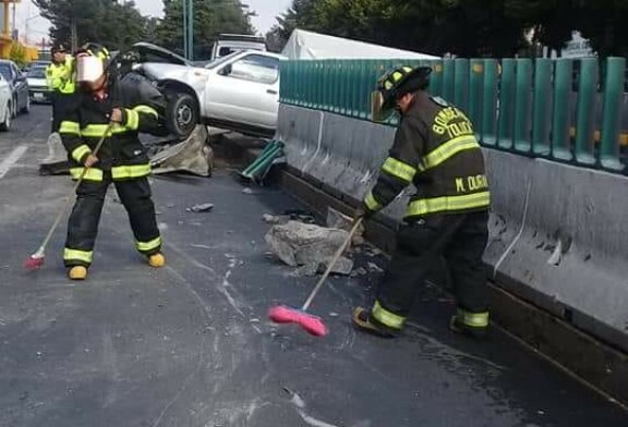 Realizan Bomberos de Toluca servicio preventivo contra incendio en Paseo Tollocan