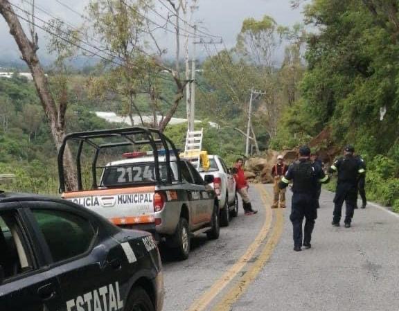 Se registran deslaves en Villa Guerrero-Ixtapan de la Sal. Toma precauciones