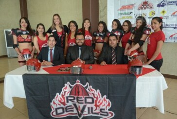 Arranca pretemporada  equipo de futbol americano en bikini, Red Devils