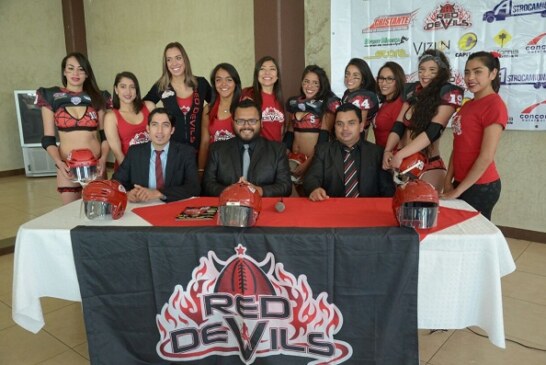 Arranca pretemporada  equipo de futbol americano en bikini, Red Devils